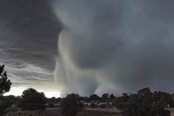 В Австралии засняли уникальную "дождевую бурю". Удивительные кадры