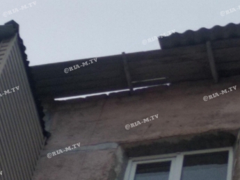 Под Мелитополем с многоэтажки ветром сорвало крышу (фото)