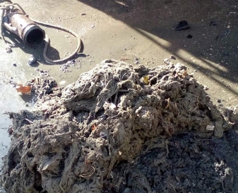 Что горожане умудряются в канализацию смыть, рассказали в Водоканале (фото)