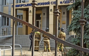 В Одессе обвиняемый с гранатой взял судей в заложники (фото, видео)