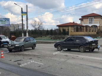 Серьезное ДТП в Мелитополе - дорогу не поделили ВАЗ и Таврия (фото)