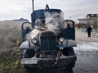 В Бердянске загорелся грузовой автомобиль (фото)