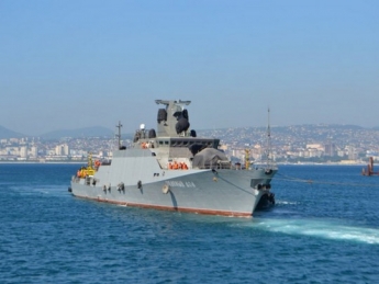 Россия направила в Средиземное море три военных корабля, а США — ударную авианосную группу