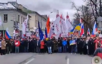 На "Марш Немцова" в Москве принесли флаги Украины. Видеофакт
