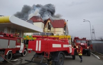 Под Киевом произошел пожар в гостинично-ресторанном комплексе
