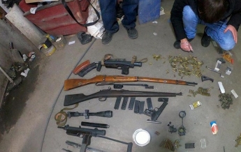 Житель Одесской области хранил арсенал оружия в гараже (фото, видео)