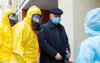 Коронавирус в Черновцах: местные жители устроили бунт под домом больного. Фото, видео