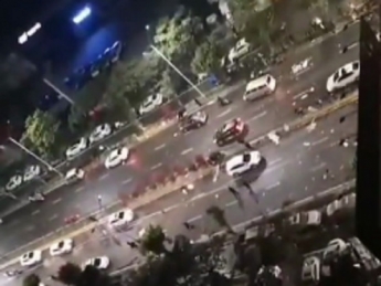 В Китае обрушился отель: под завалами остаются люди (видео)