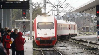 В Греции с рельсов сошел пассажирский поезд