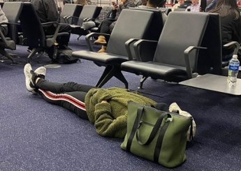 Туристка разгневала сеть поступком в аэропорту