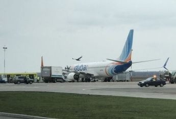 В "Борисполь" прибыл самолет с вероятно больным на коронавирус (фото)
