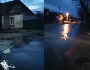 В Мелитополе улицу залило водой (видео)