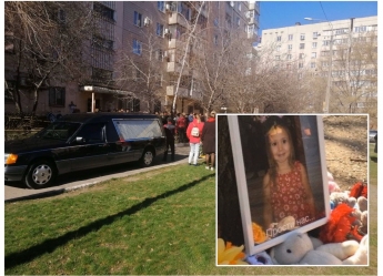 Жители Запорожья пришли проститься с ребёнком, погибшим в парке (ФОТО)