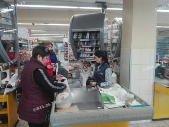 В Мелитополе супермаркеты проигнорировали рекомендацию исполкома о соблюдении масочного режима (фото)