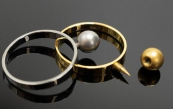 Ювелиры создали кольцо с лезвием для самообороны (видео)