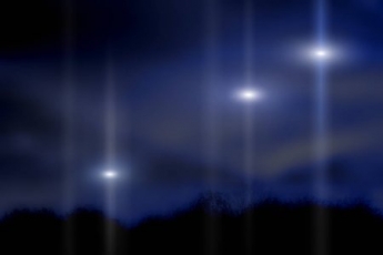 В небе над Мелитополем заметили загадочное огненное свечение (видео)