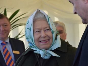 Королева Елизавета выехала из Букингемского дворца, опасаясь коронавируса