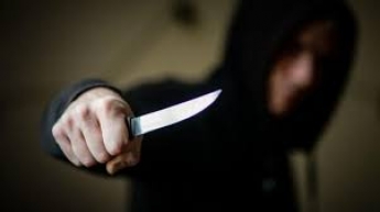 В Запорожской области подросток порезал ножом старушку