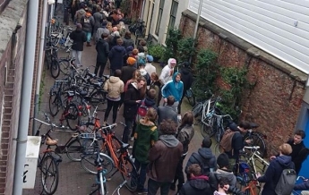 В Нидерландах стоят огромные очереди за марихуаной (фото)