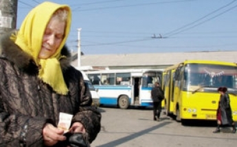 Чтобы пенсионеры сидели дома, в Черновцах отменили льготный проезд