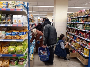 В Мелитополе число посетителей в продуктовые магазины ограничивают