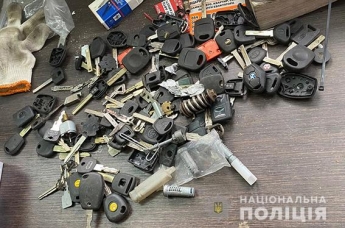 В Киеве задержали находчивых "бизнесменов", которые продавали арестованные авто: фото
