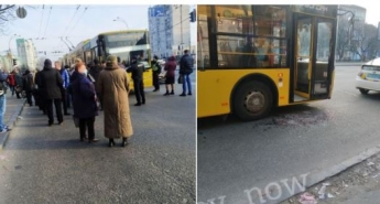 Утро в "аду": в сети показали фото гигантских очередей на остановках Киева