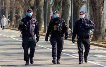 Въезды в Черновцы блокируют бетонными блоками (фото, видео)