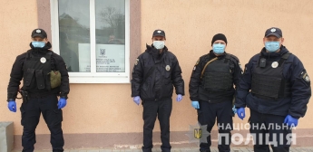В Запорожской области проходят выборы в масках