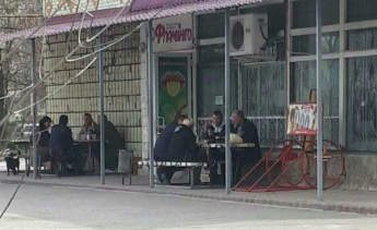 В разгар карантина в мелитопольском кафе аншлаг (фото)