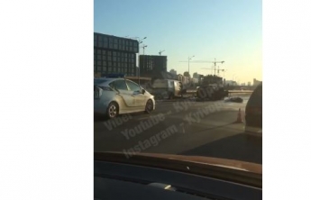 "Ад" на дороге: появилось видео с места огненного ДТП с авто инкассаторов в Киеве