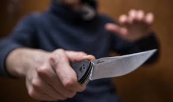 В Бердянске неадекват бросался с ножом на прохожих (фото, видео)