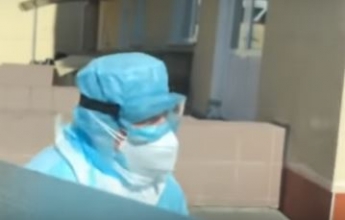 Очередь "скорых": что происходит в больнице Киева, куда везут больных с подозрением на коронавирус (видео)