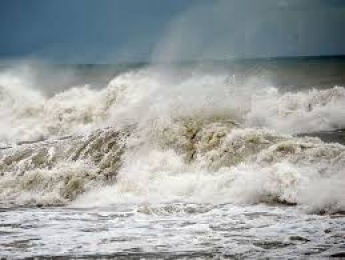 Штормовое предупреждение: в Азовском море ожидаются двухметровые волны