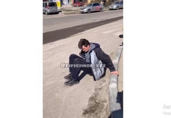 Не мог держаться на ногах: сильно пьяный водитель устроил лобовое ДТП в Харькове, видео