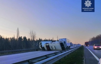 На трассе Киев-Одесса грузовик протаранил автобусы: двое погибших (фото)