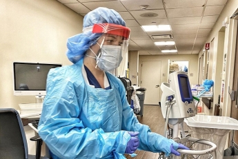 "На место умершего больного сразу привезли двух других" - медсестра из Мелитополя спасает больных коронавирусом в Америке (фото, видео)