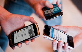 Мобильные операторы заменяют свои названия на призыв оставаться дома
