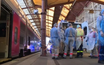 Франция эвакуирует больных на скоростных поездах. Видео