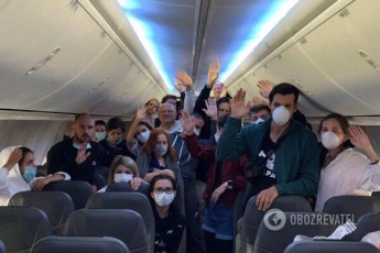 Одного из пассажиров скандального рейса Доха - Киев госпитализировали с температурой