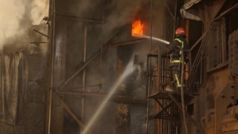В Запорожье 50 спасателей тушили пожар на территории 