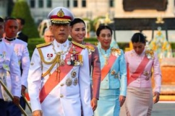 Самоизоляция по-королевски: монарх Таиланда спрятался от коронавируса в альпийском отеле с 20 любовницами, - СМИ