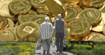 Повышение пенсии в два этапа: кому Шмыгаль доплатит 500, а кому 1000 гривен