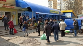 В Черновцах перед комендантским часом люди штурмовали магазины: фото
