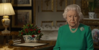 Королева Елизавета II выступила с обращением: в сети обнаружили тайный знак