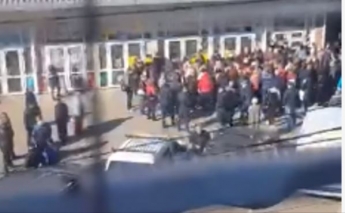 Столпотворение под рынком в Житомире попало на видео