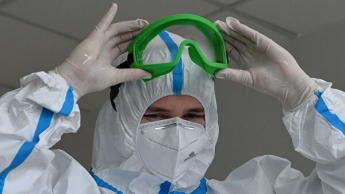 Вот как выглядят медики в Мелитополе, которые работают с пациентами с коронавирусом (фото)