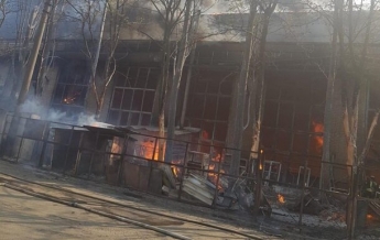 Масштабный пожар на складе в Киеве возник из-за мангала