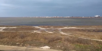 Молочный лиман подступил к базам отдыха в Кирилловке (видео)