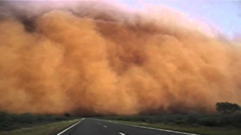 Запорожье накрыло настоящей пыльной бурей (видео)